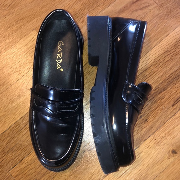 Shoes 👞 - Picture 2 of 3